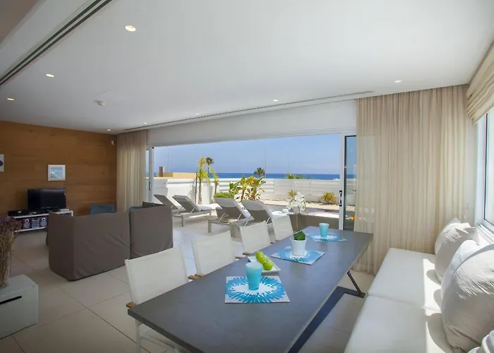 Seaview Zinnia Vila *