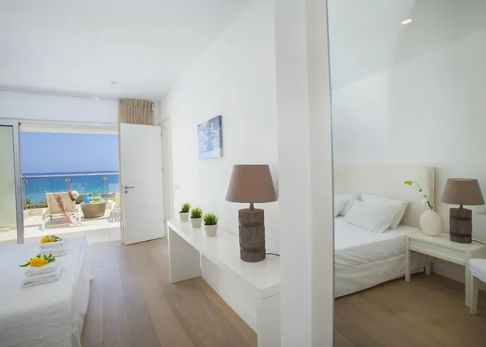 Seaview Zinnia Vila *