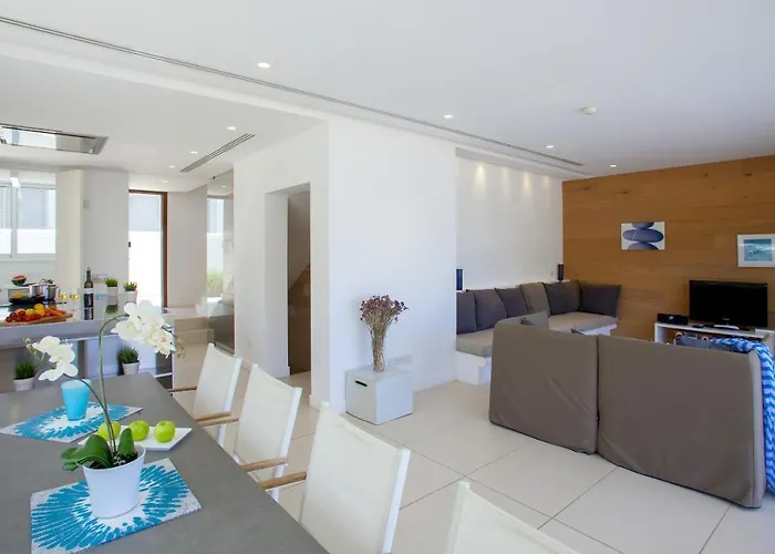 Seaview Zinnia Villa *